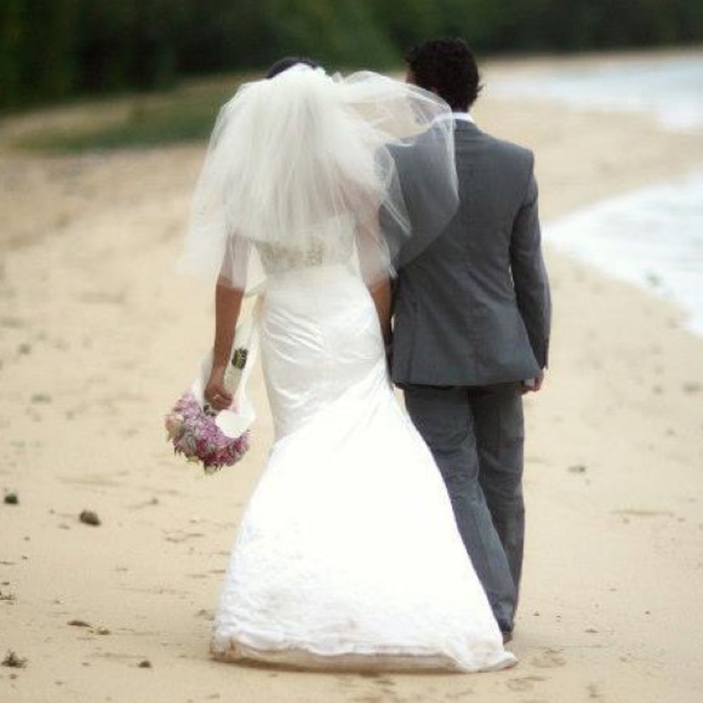 Monique Lhuillier Veil